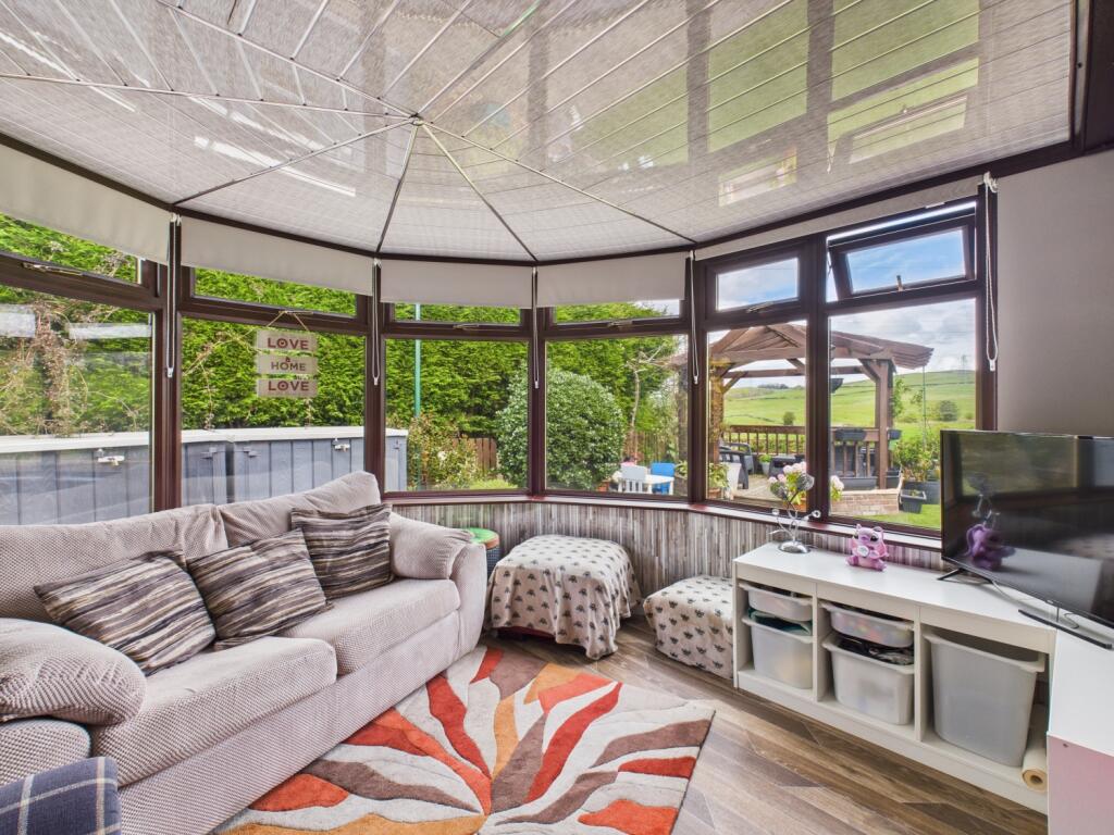 CAM03729G0-PR0020-STILL009