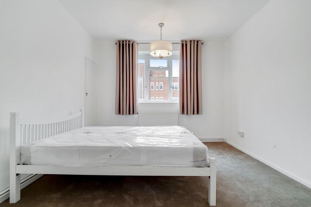 11_Master_Bedroom...