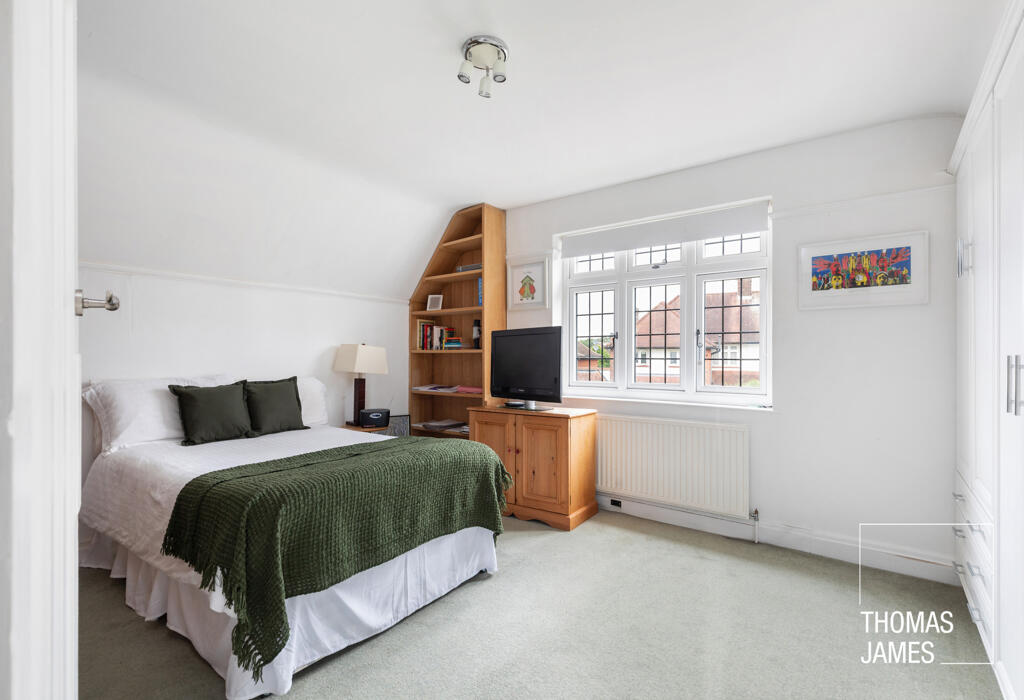 Meadway, double bedroom