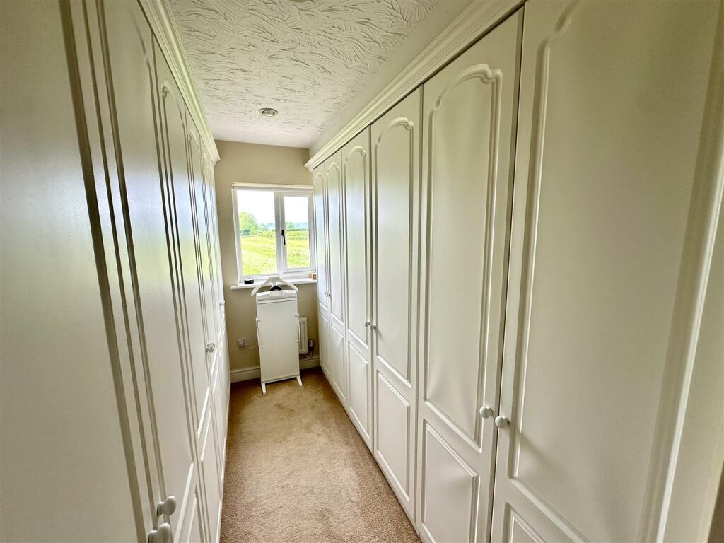 DRESSING ROOM