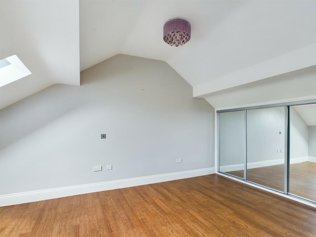 7-Master_Bedroom-...