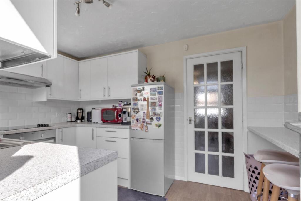 Kitchen 2.jpg