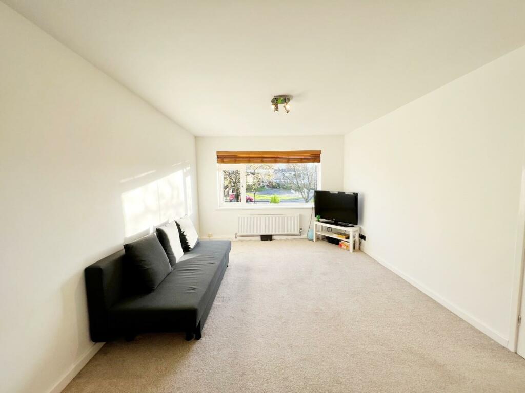 Lounge pic 1.jpg