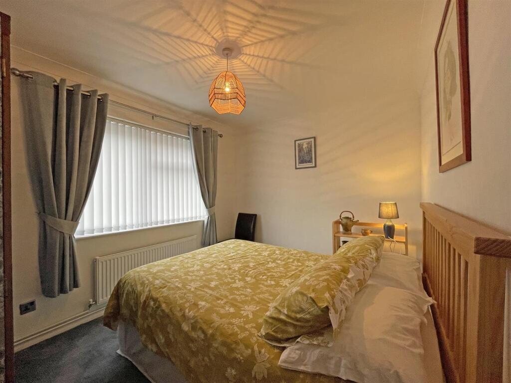 Fort Austin Avenue - Bed 2.jpg