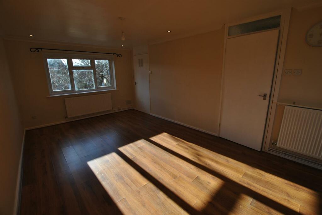 OPEN PLAN LOUNGE/KITCHEN