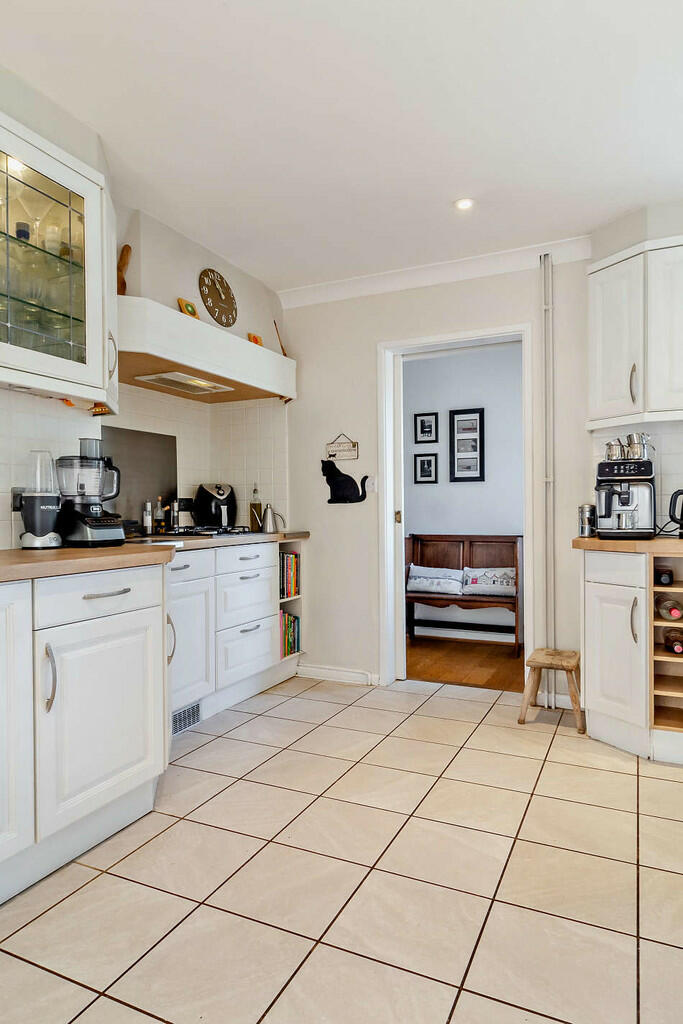 8548049-interior2...