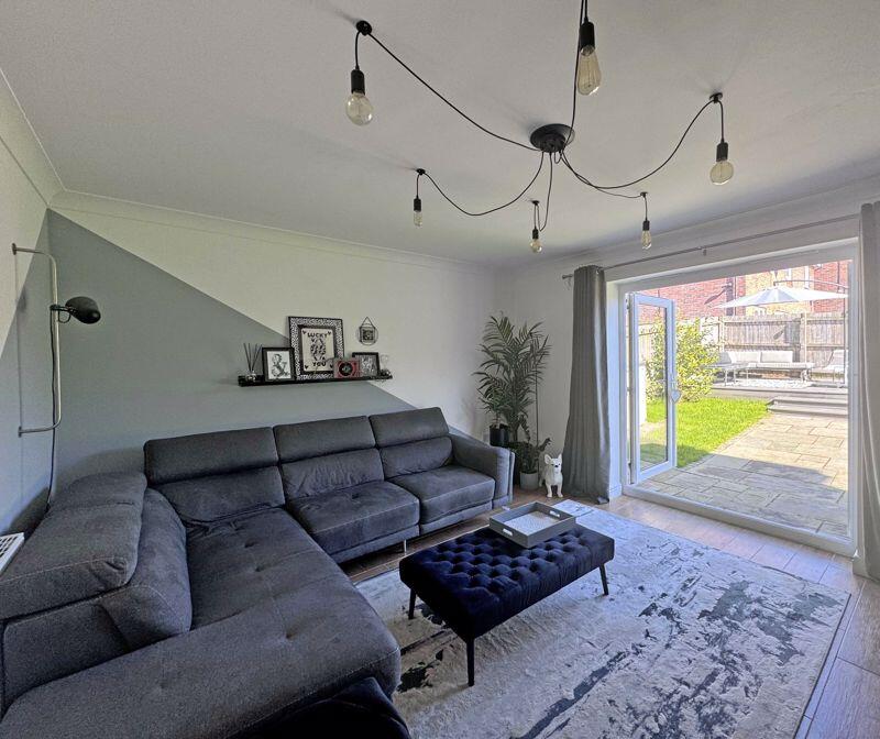 REAR LOUNGE