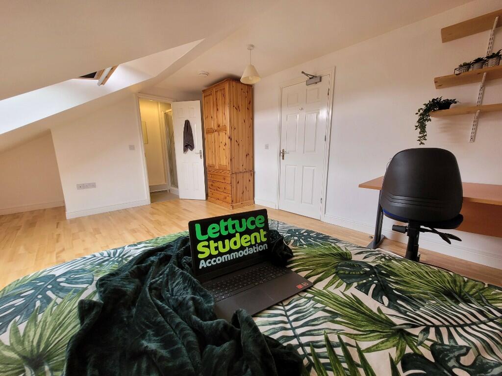 Large Ensuite