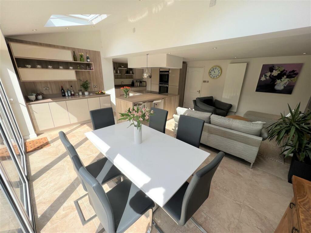 Dining Area.JPG