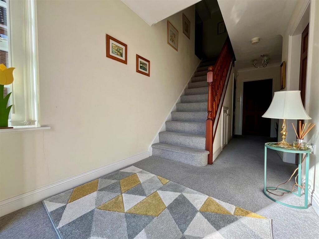 Hallway.jpg