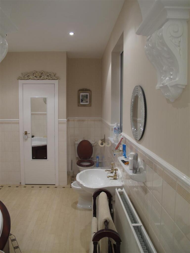 09 BATHROOM_3343.jpg