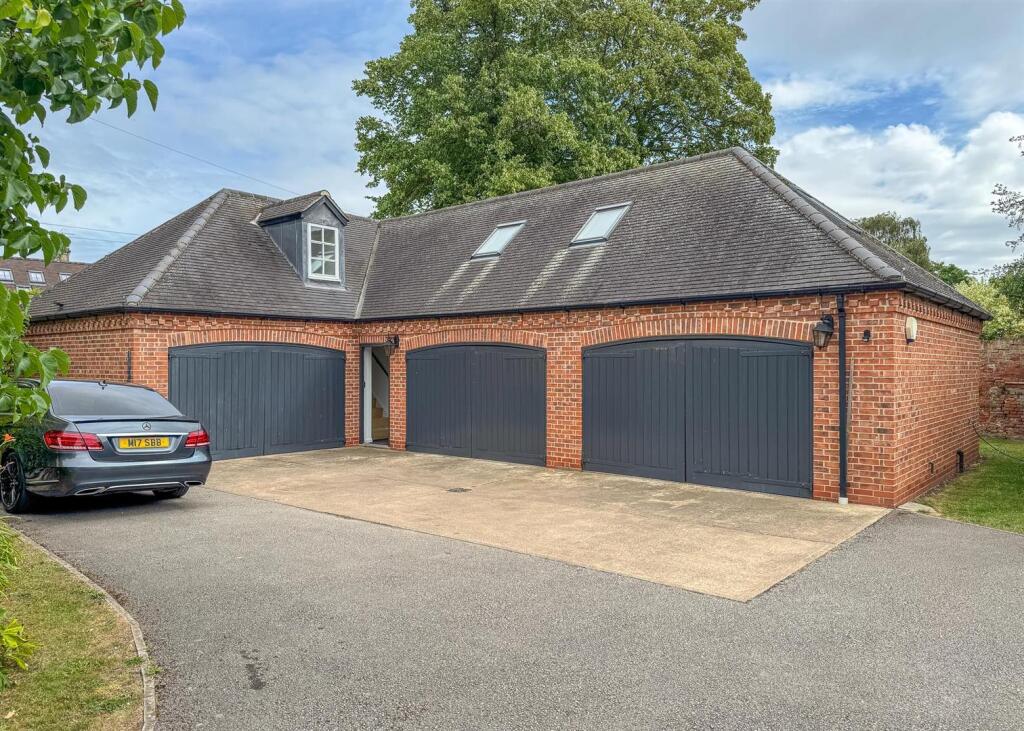 GARAGE &amp; ANNEX