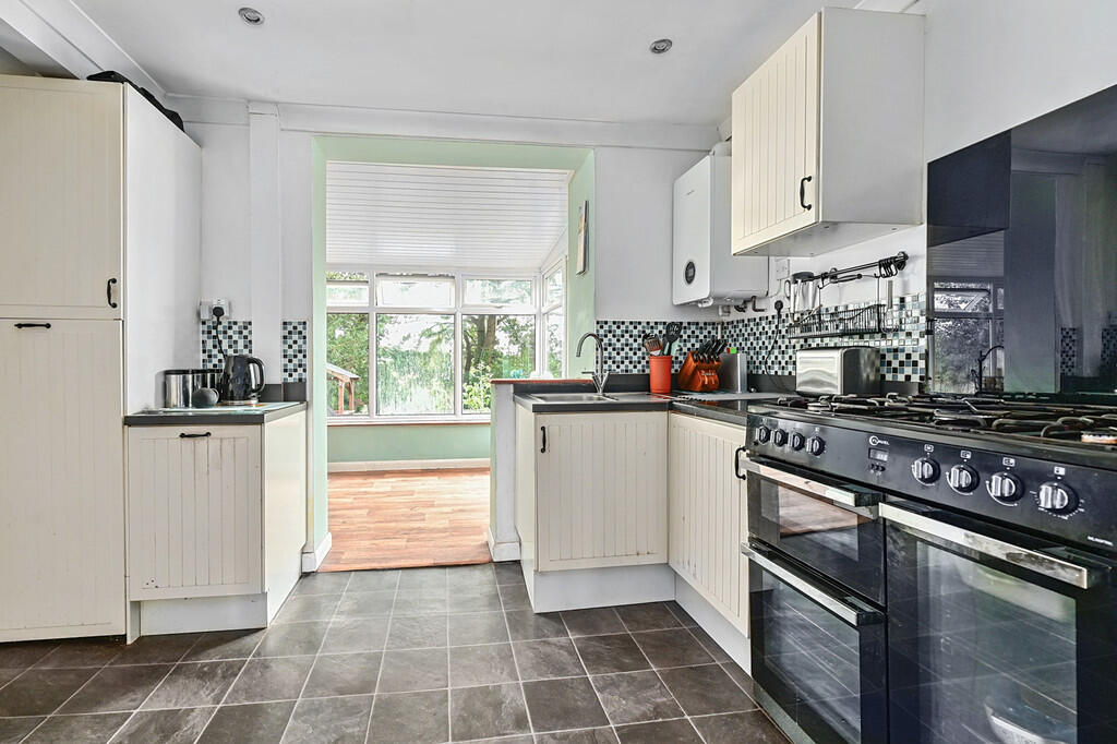 10 Fernhill Close...