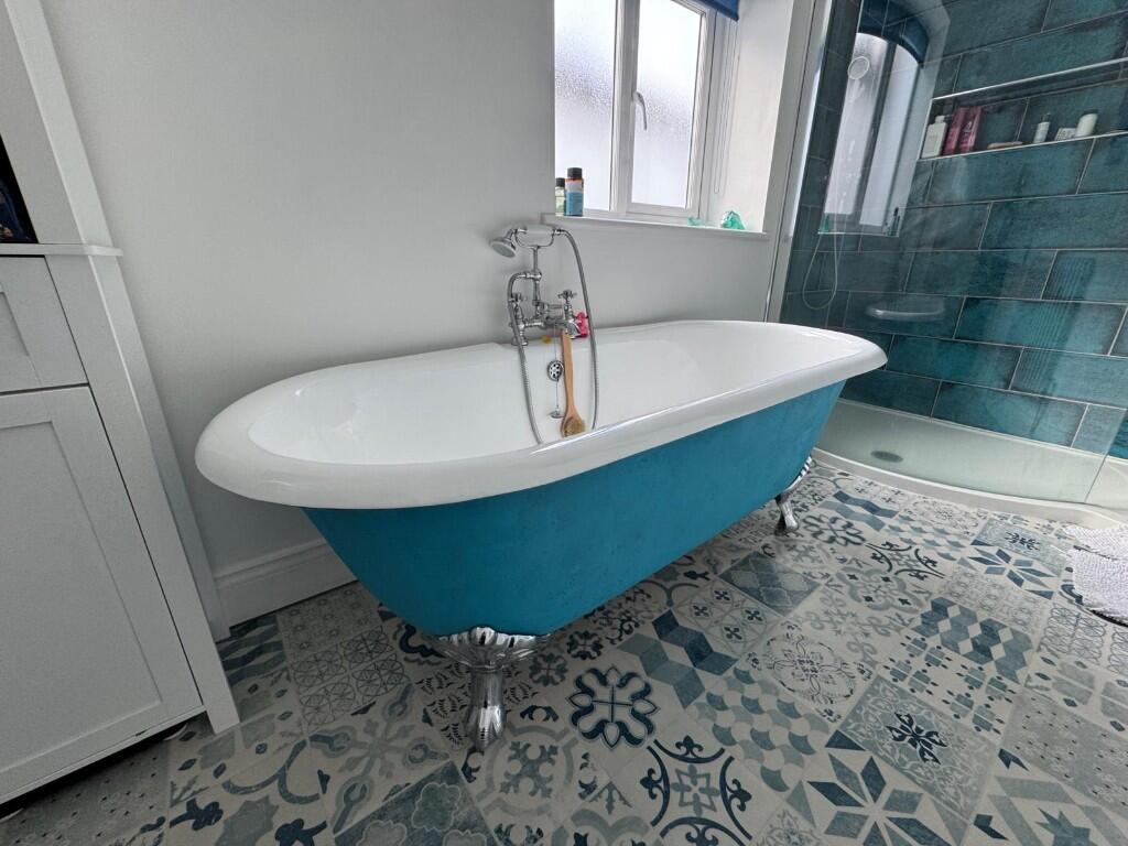 FREE STANDING BATH