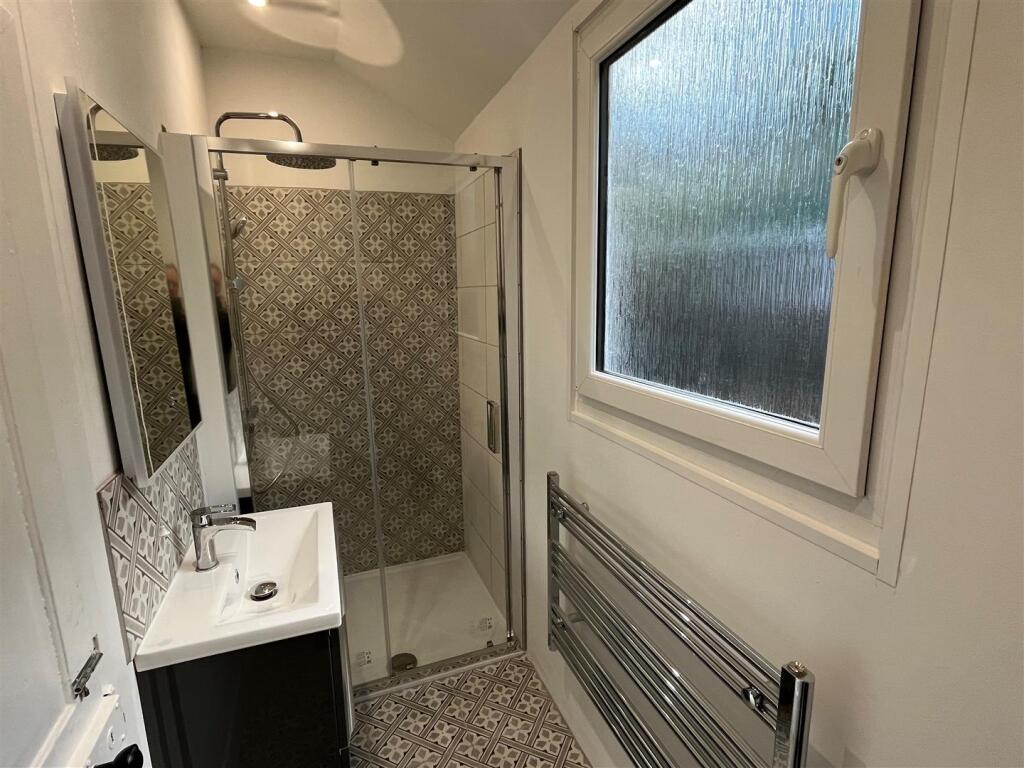 Shower Room.jpg