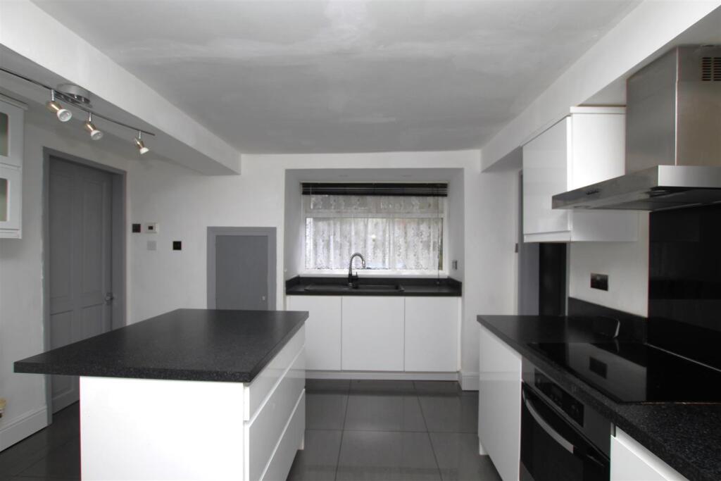 Kitchen - b.JPG