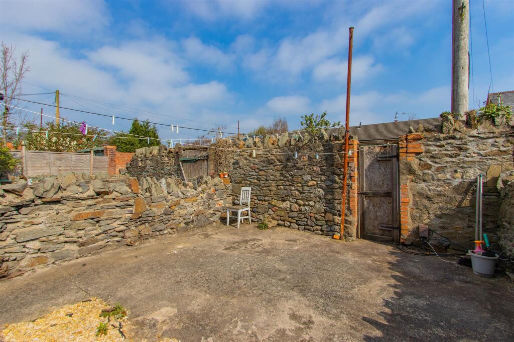 Connaught Road 84, 2-11.jpg