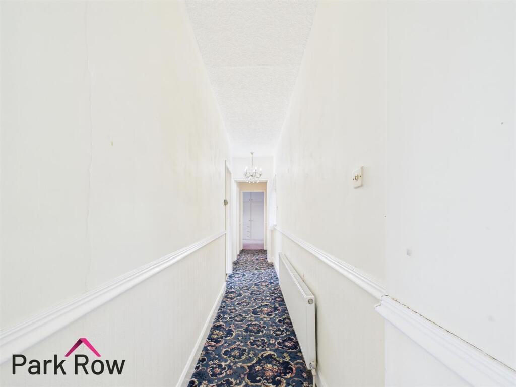 LANDING  / HALLWAY