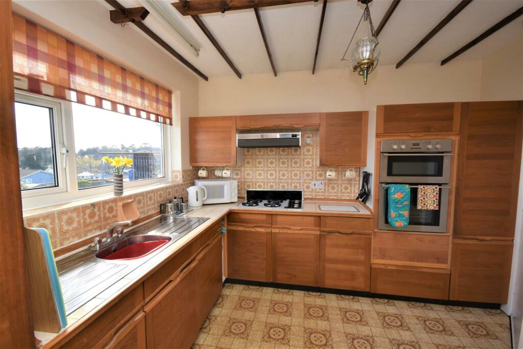 Kitchen..JPG