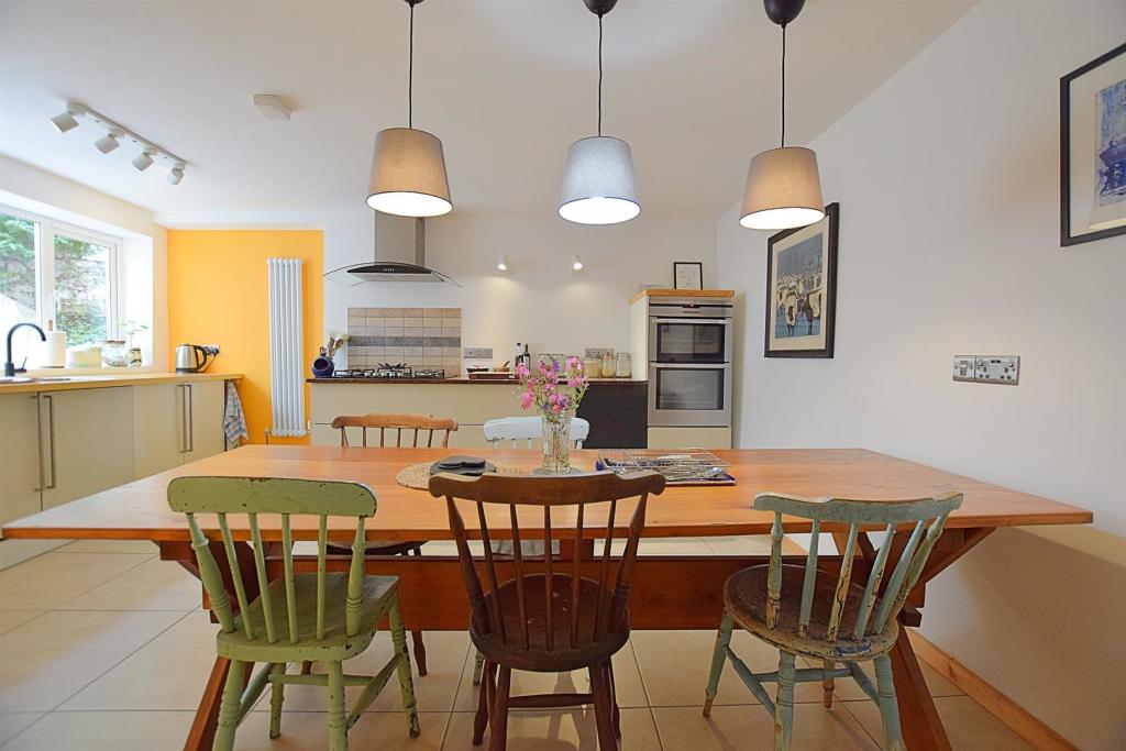 Kitchen 2.jpg