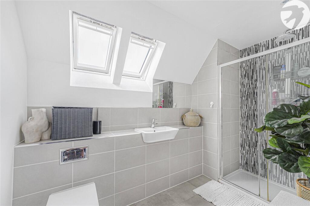 Ensuite To Bed 1