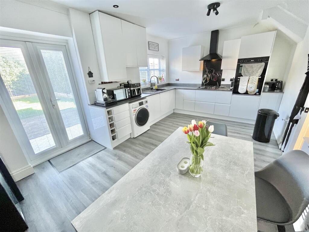 Dining Kitchen Aspect 3