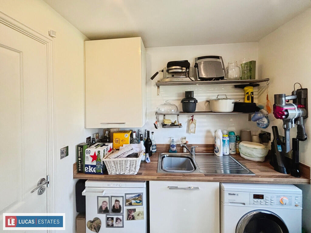 85925705-32-469F-...