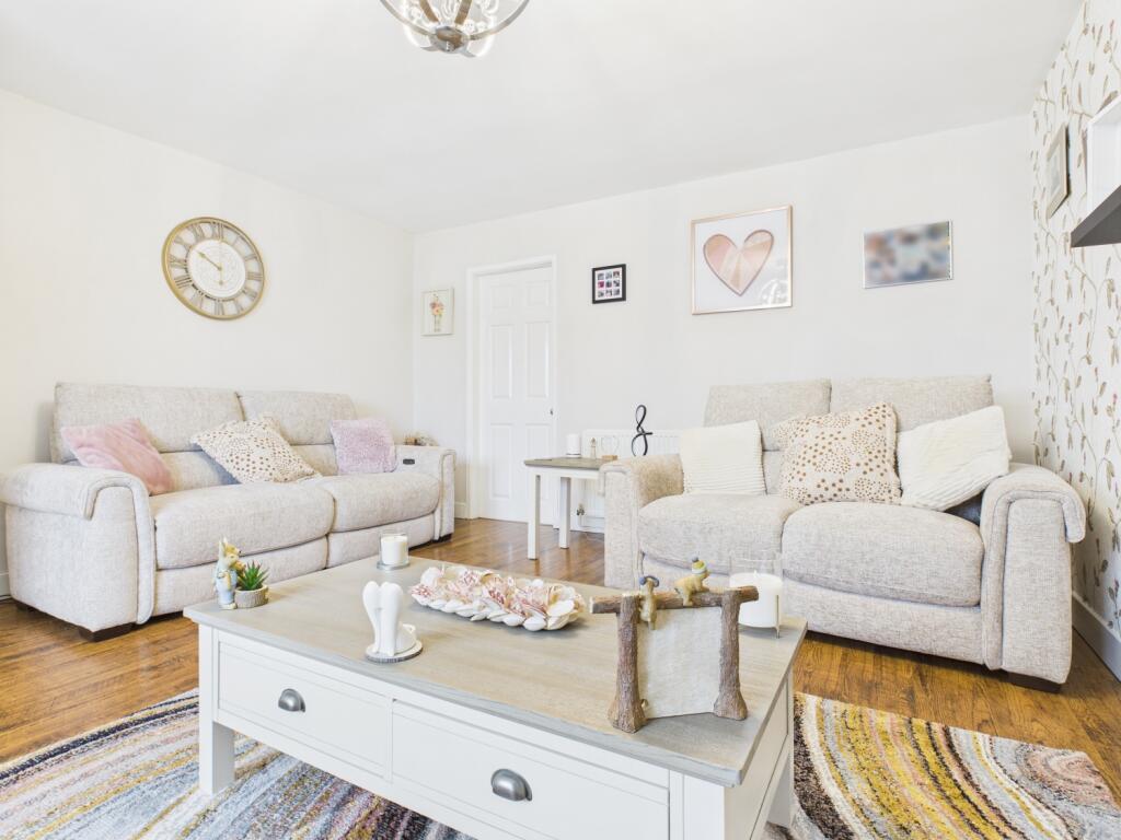 CAM03729G0-PR0156-STILL003