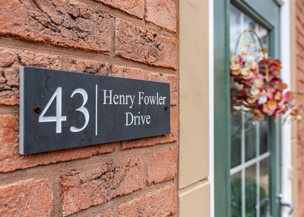 43 Henry Fowler Drive-external-4.jpg