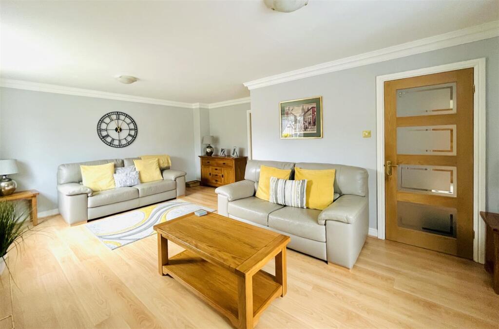 Living and Dining Roo,