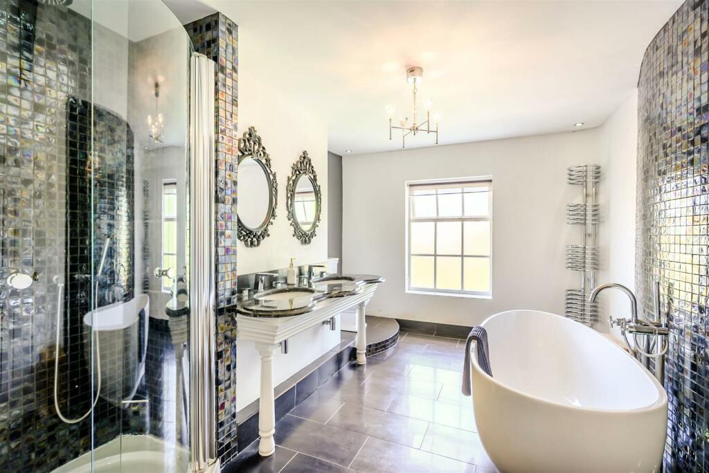 8509411-interior40.jpg