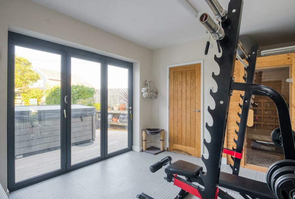 34 Cleeve drive - Mark Templer X PhotoCB 7.jpg