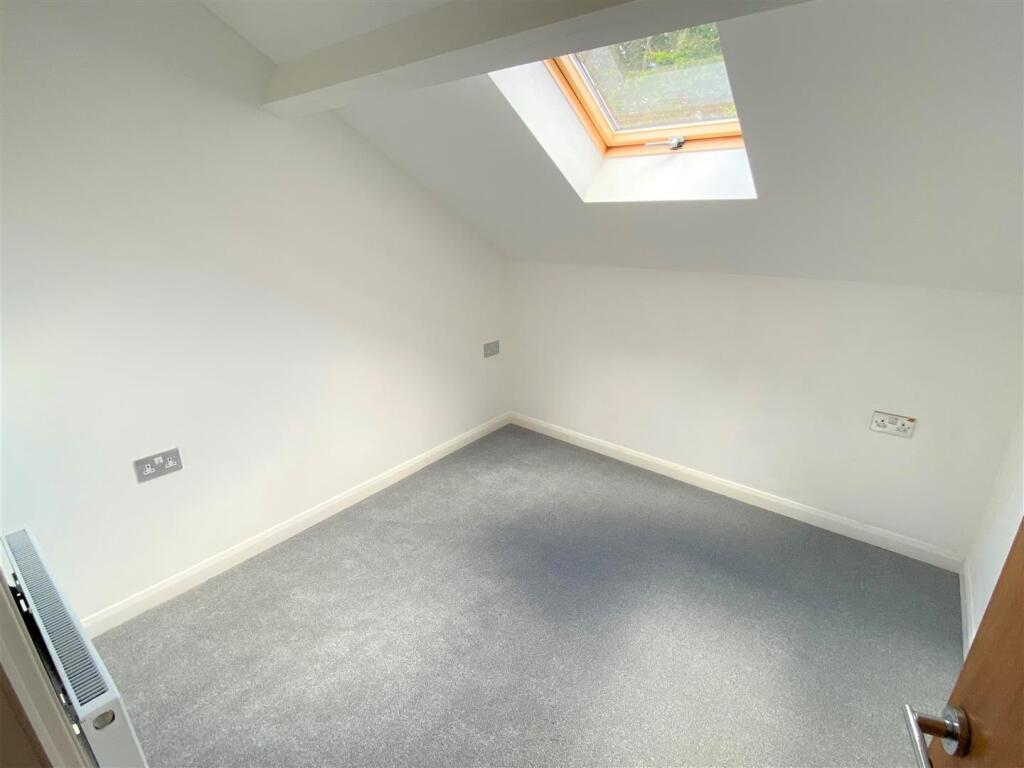 1a Pydar Close Bedroom 1