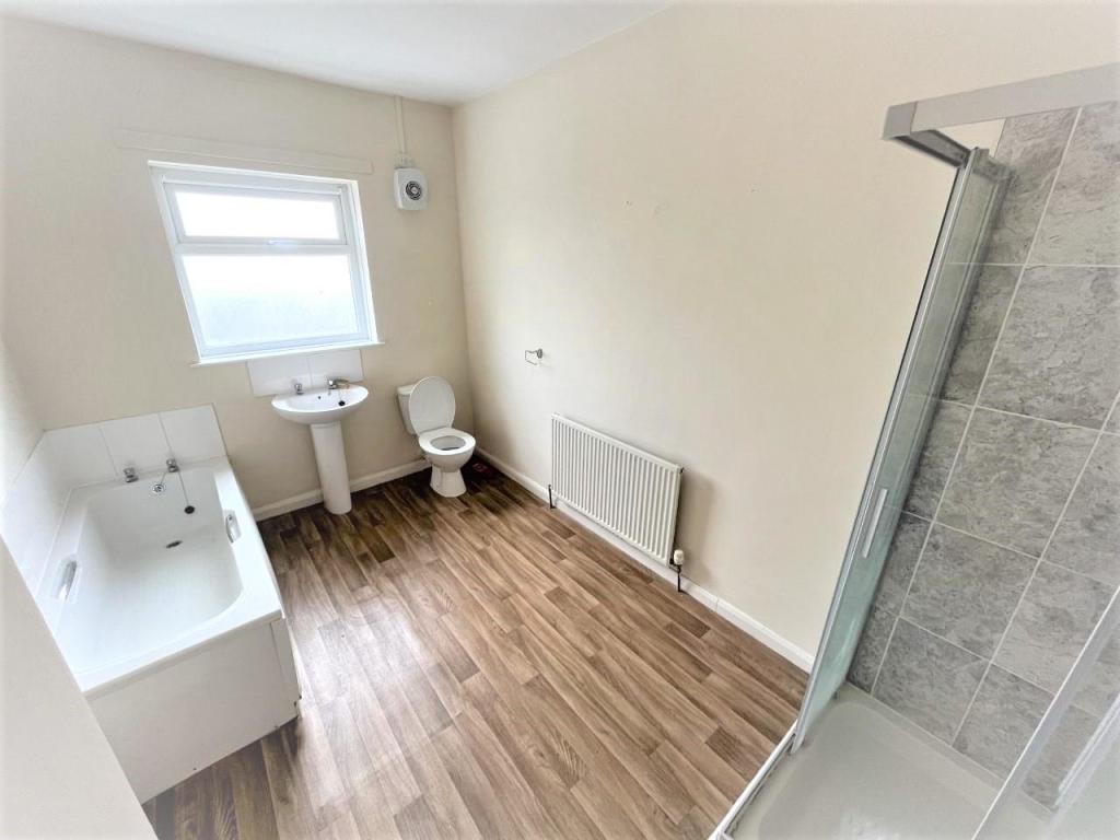 Bathroom (2).jpg