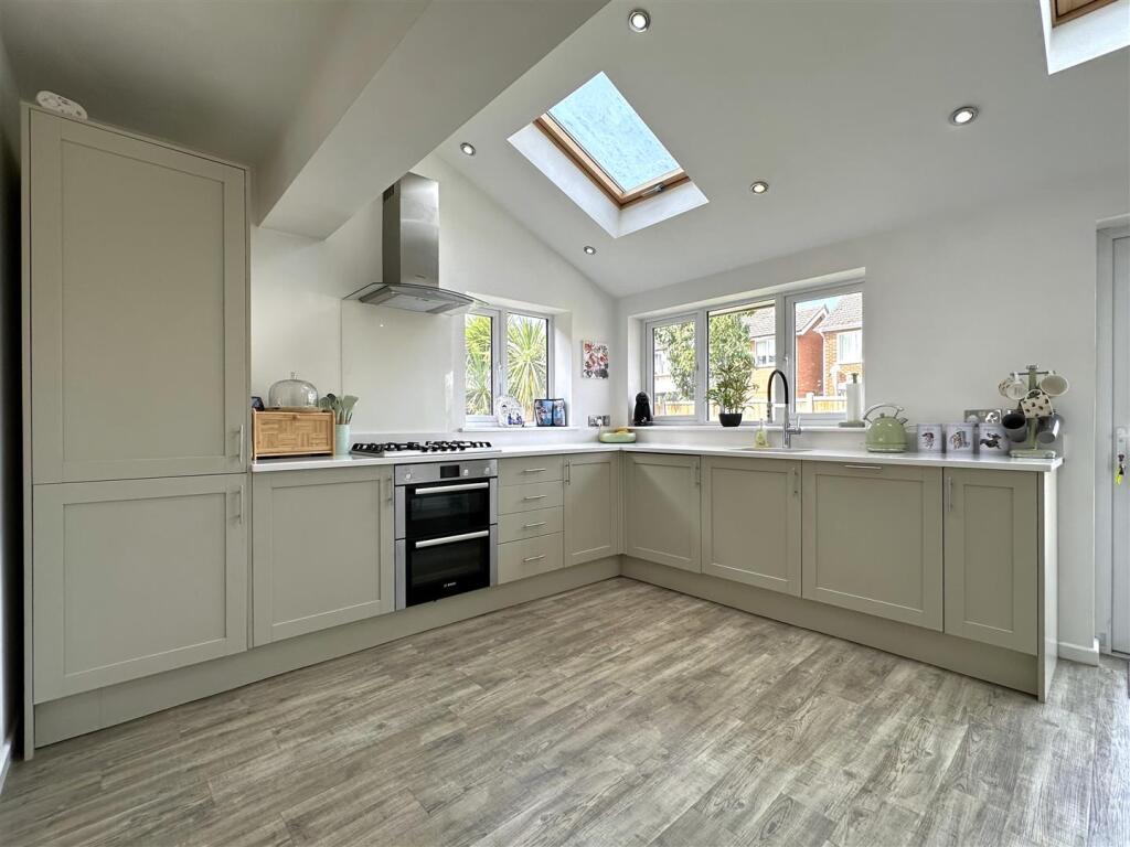 Stunning Modern Kitchen 656