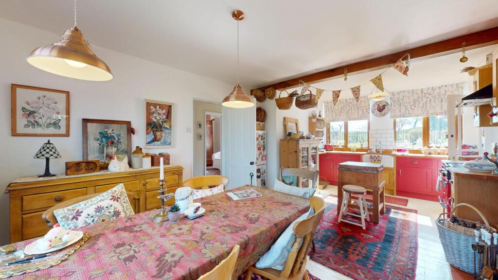 KITCHEN/DINING ROOM