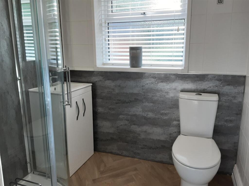 SHOWER ROOM