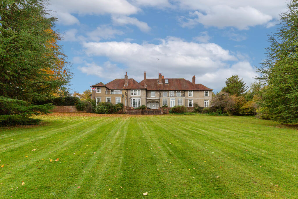 Sowberry Court, Moulsford, Wallingford, Oxfordshire OX10 9JG