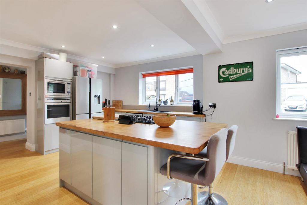 Kitchen 1.jpg