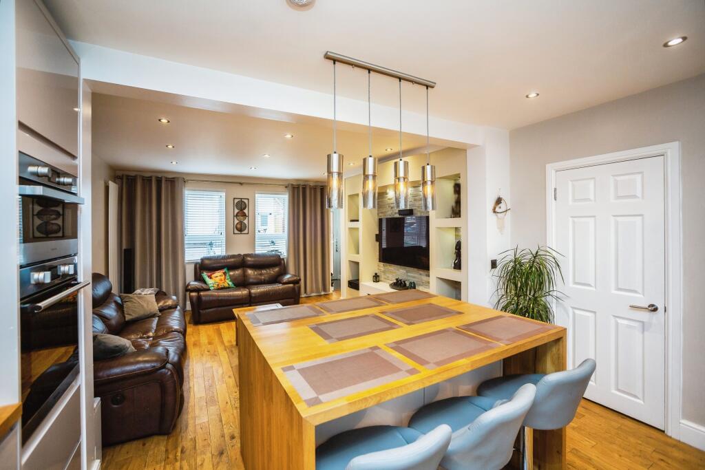 Lounge / Kitchen