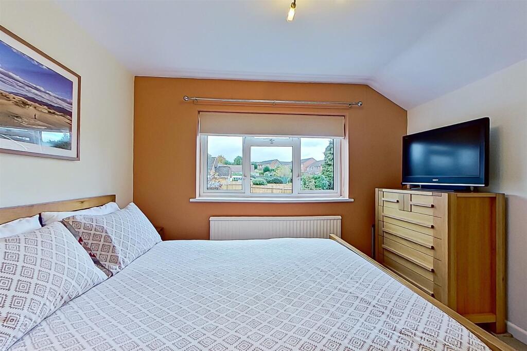 14. 19 Heath Croft Road inside-16 (Large).jpg