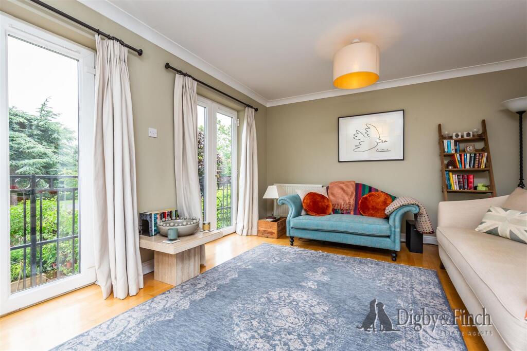 Shaftesbury Avenue, Upper Saxondale, Radcliffe on 