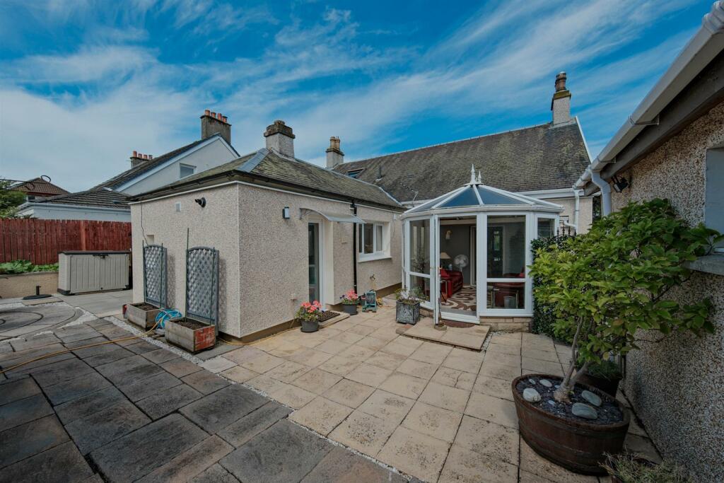 006-3 Station Place, Law ML8 5LR.jpg