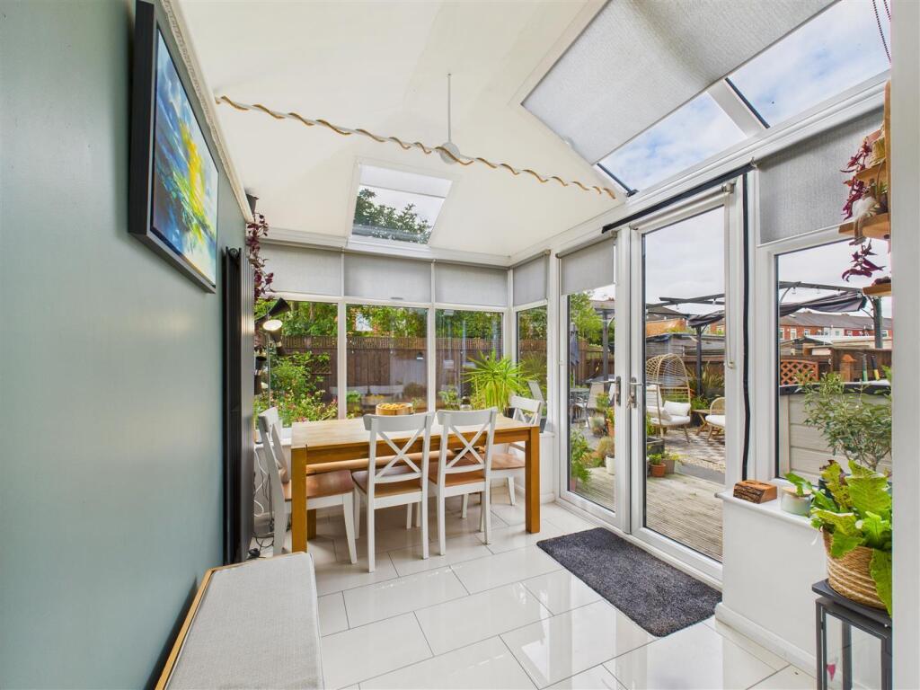 Living / Dining Area