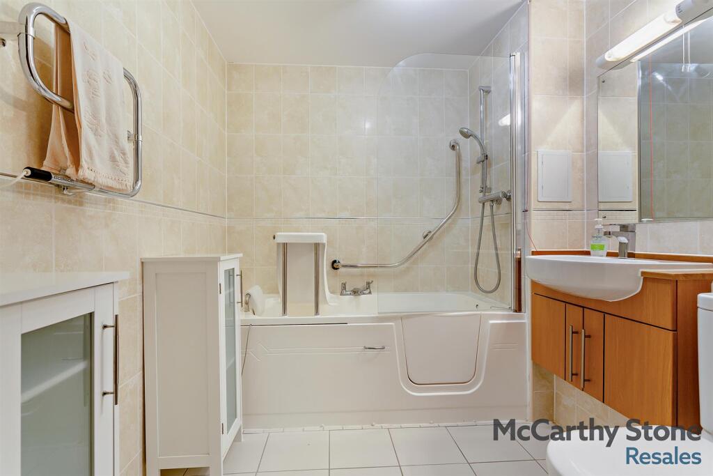 En-Suite Bathroom