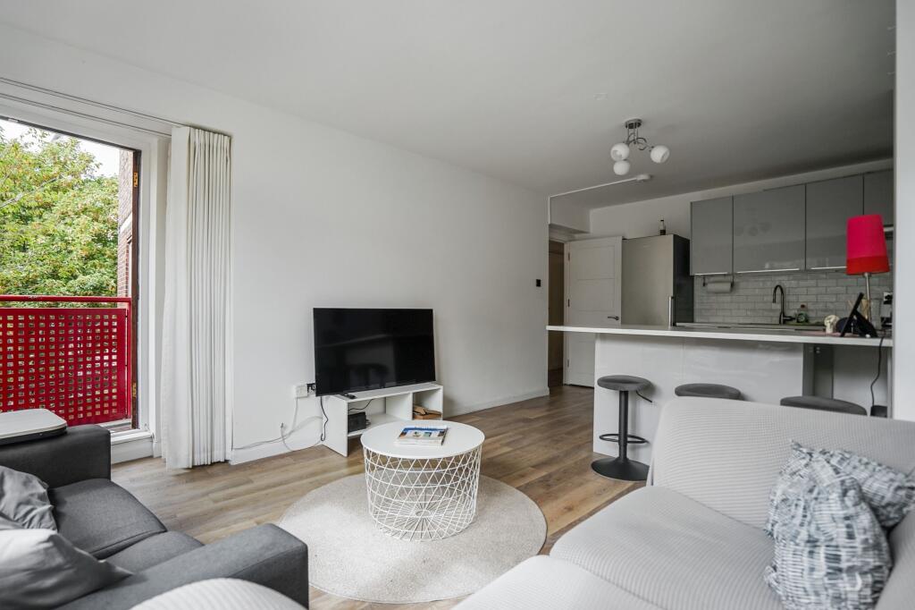 Flat 14, Albert Starr House, Haddonfield Estate, Bush Road, Surrey Quays, London SE8 5AS