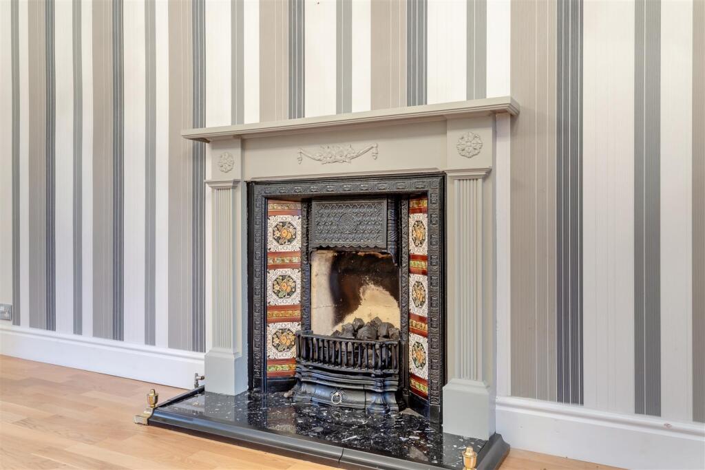 8673580-interior22.jpg