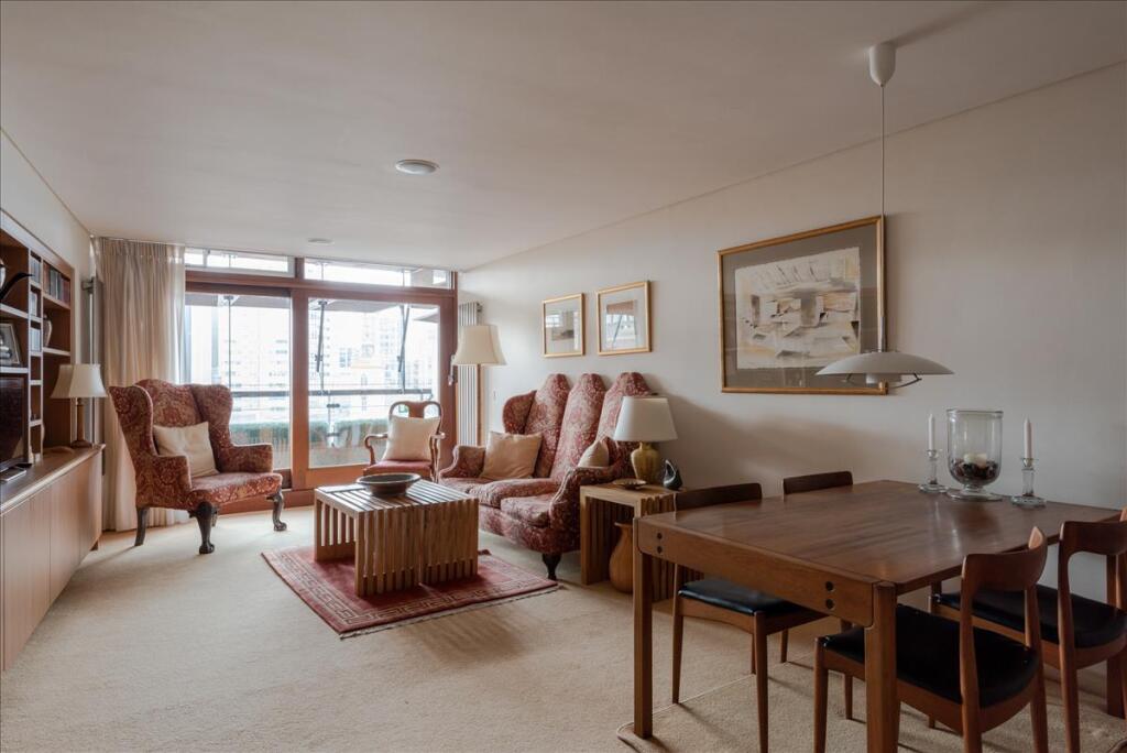 Frobisher Crescent, Barbican, London, EC2Y