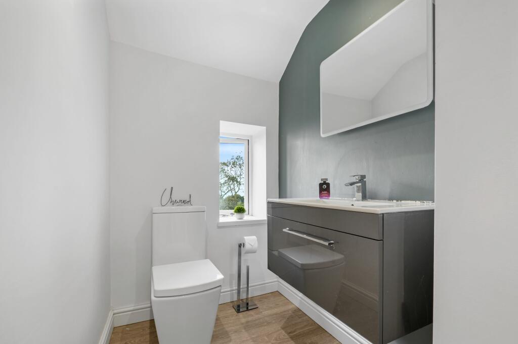 En-Suite to Bedroom 2