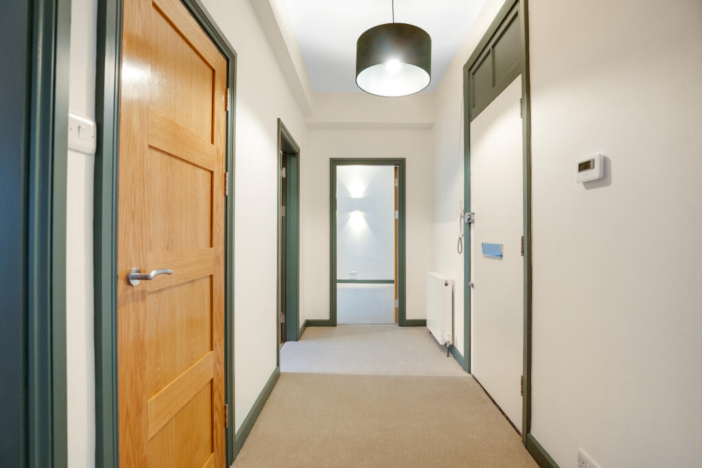 10 HALLWAY.jpg